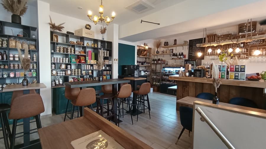 Découvre les bars à vin à Montpellier : convivialité et bonnes découvertes